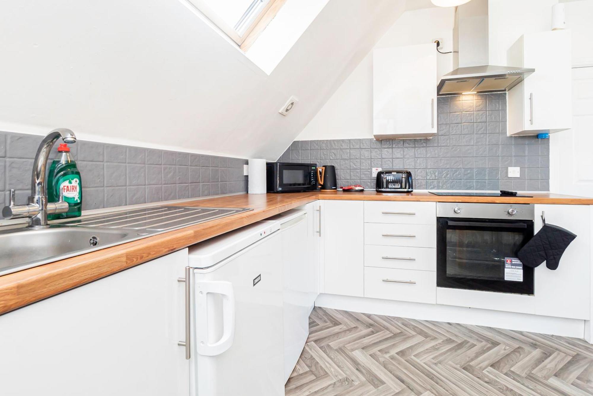 The Elms Edge With Parking! Contractors, Nhs, Professionals - Long Savings! Apartment