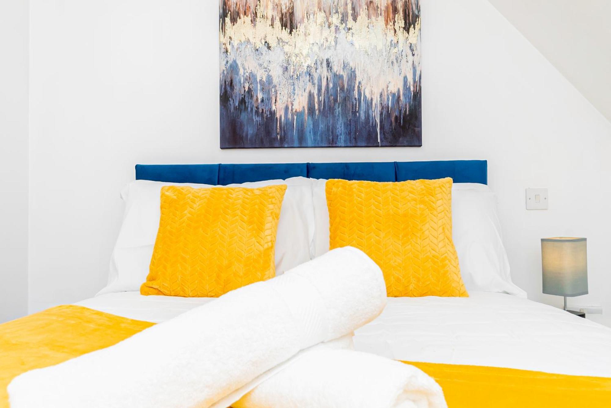 The Elms Edge With Parking! Contractors, Nhs, Professionals - Long Savings! Cardiff
