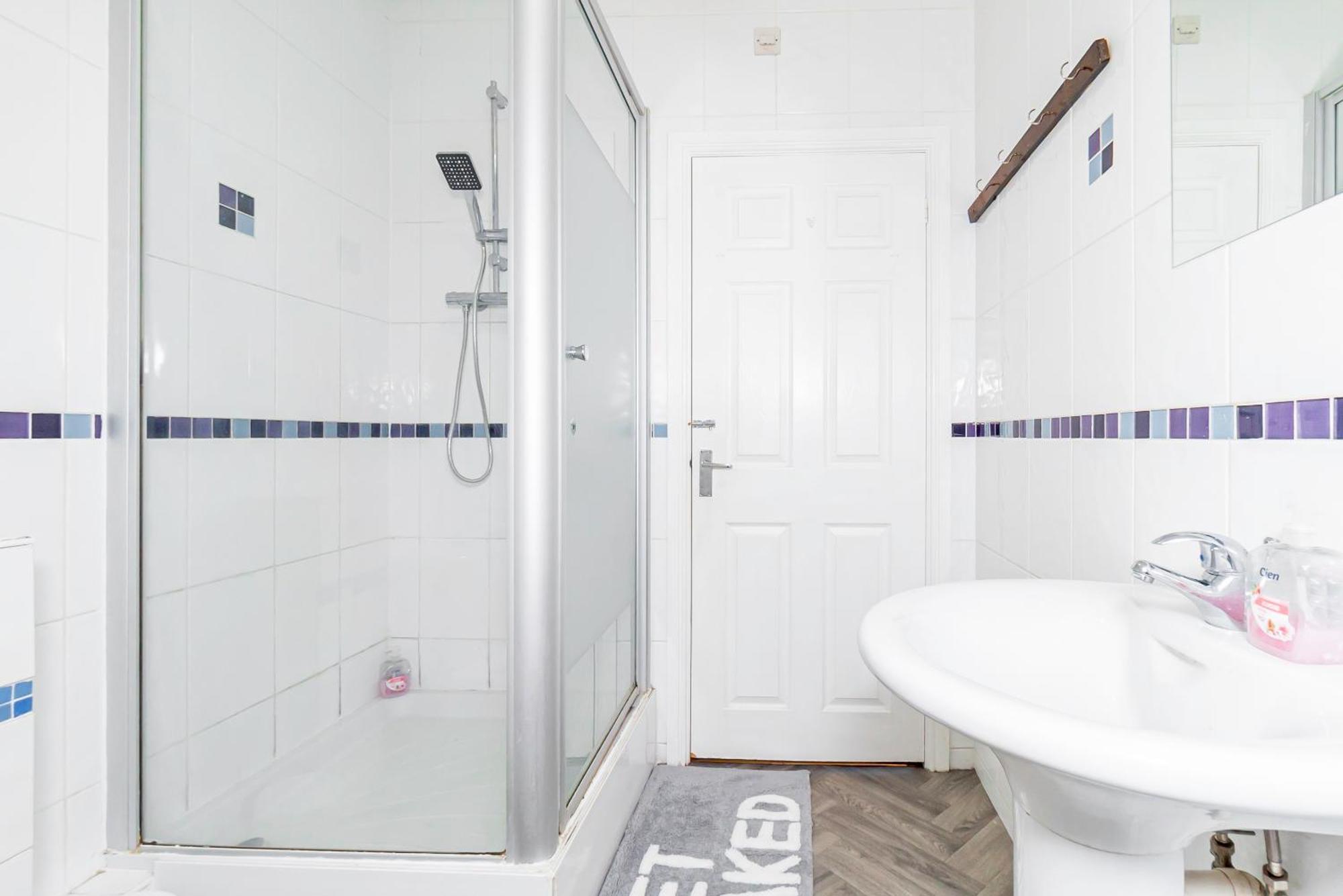 The Elms Edge With Parking! Contractors, Nhs, Professionals - Long Savings! *