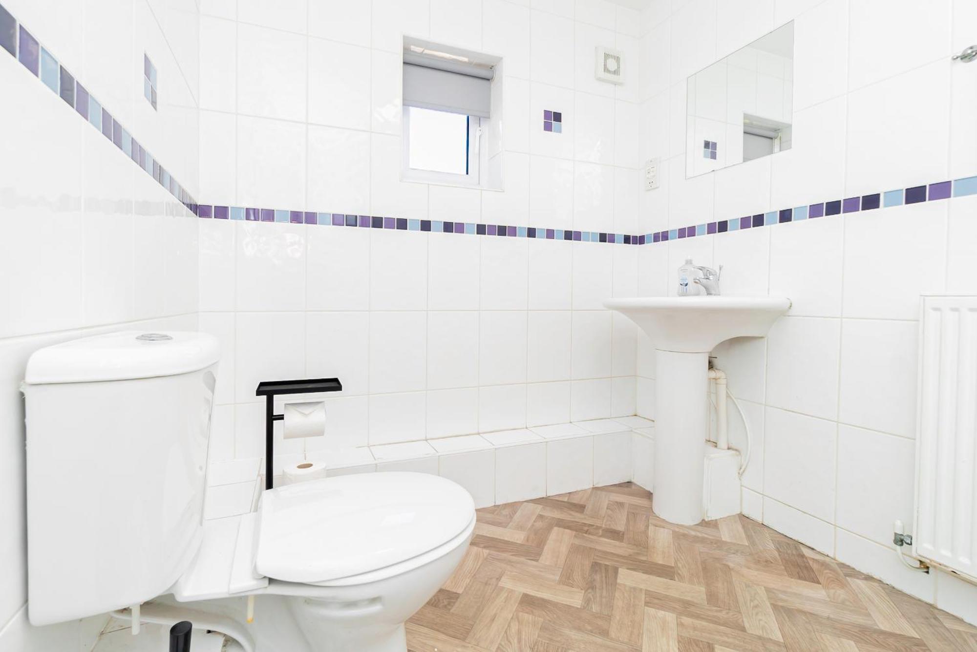 The Elms Edge With Parking! Contractors, Nhs, Professionals - Long Savings! *