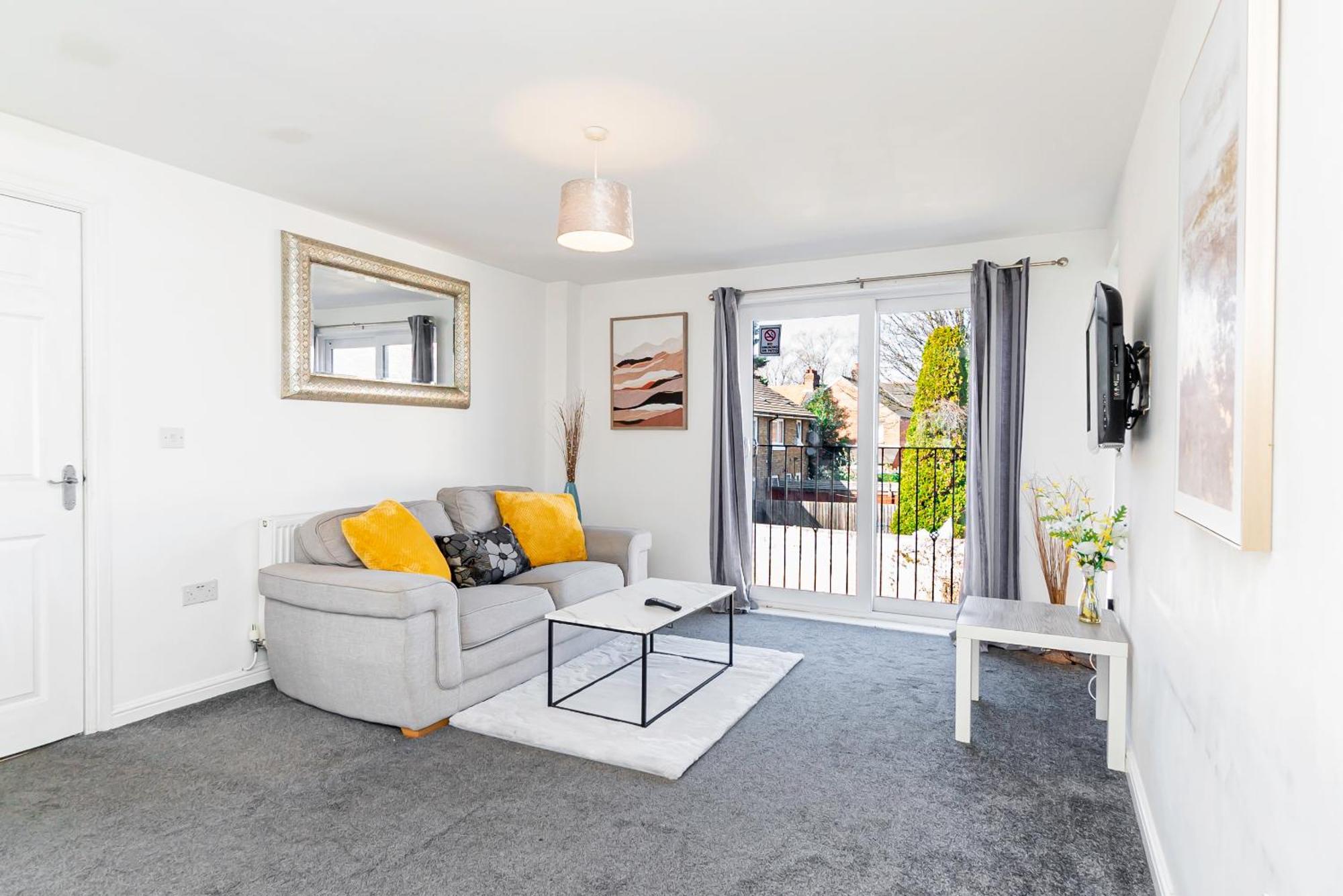 The Elms Edge With Parking! Contractors, Nhs, Professionals - Long Savings! * Cardiff