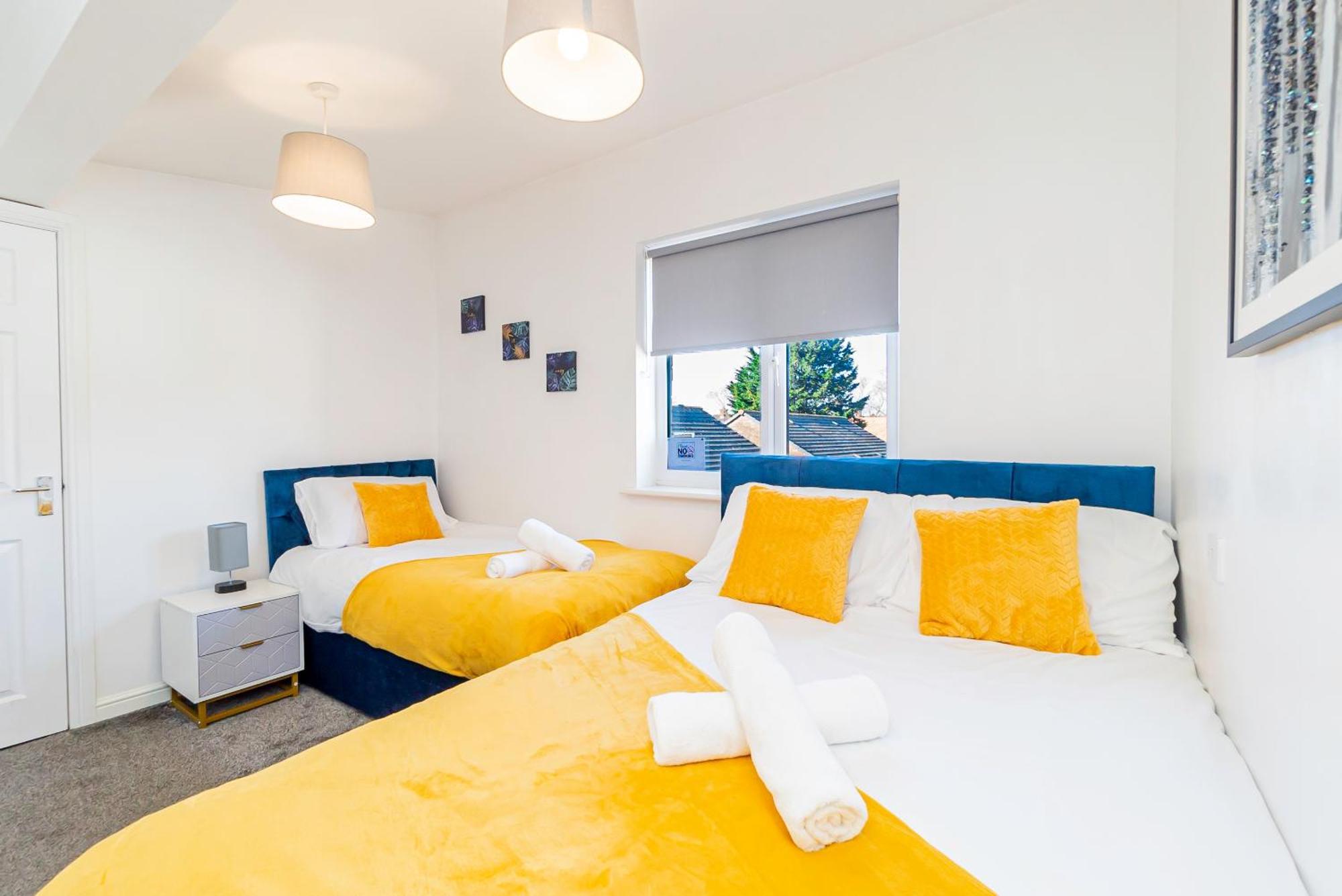 The Elms Edge With Parking! Contractors, Nhs, Professionals - Long Savings!