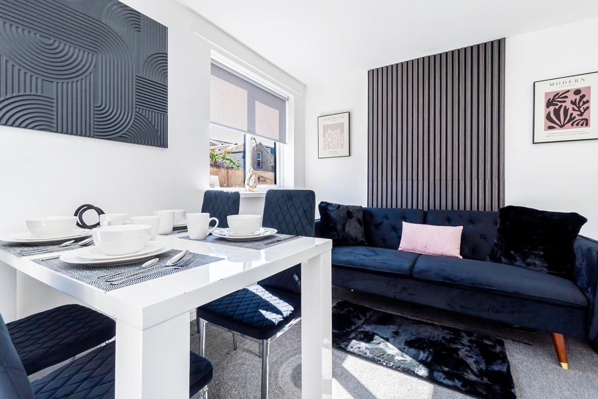 The Elms Edge With Parking! Contractors, Nhs, Professionals - Long Savings!