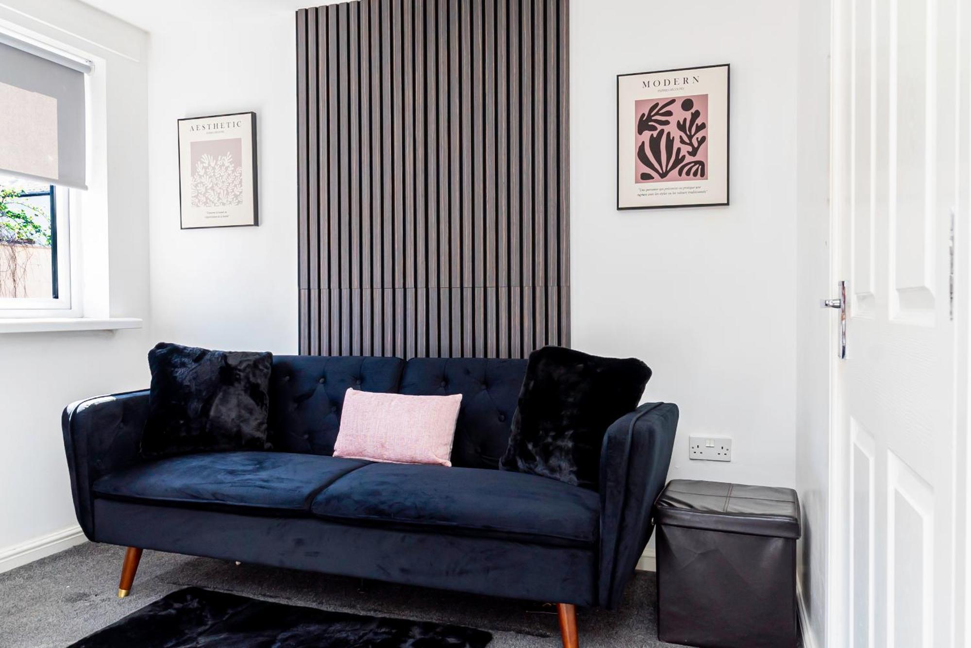 The Elms Edge With Parking! Contractors, Nhs, Professionals - Long Savings! Apartment Cardiff