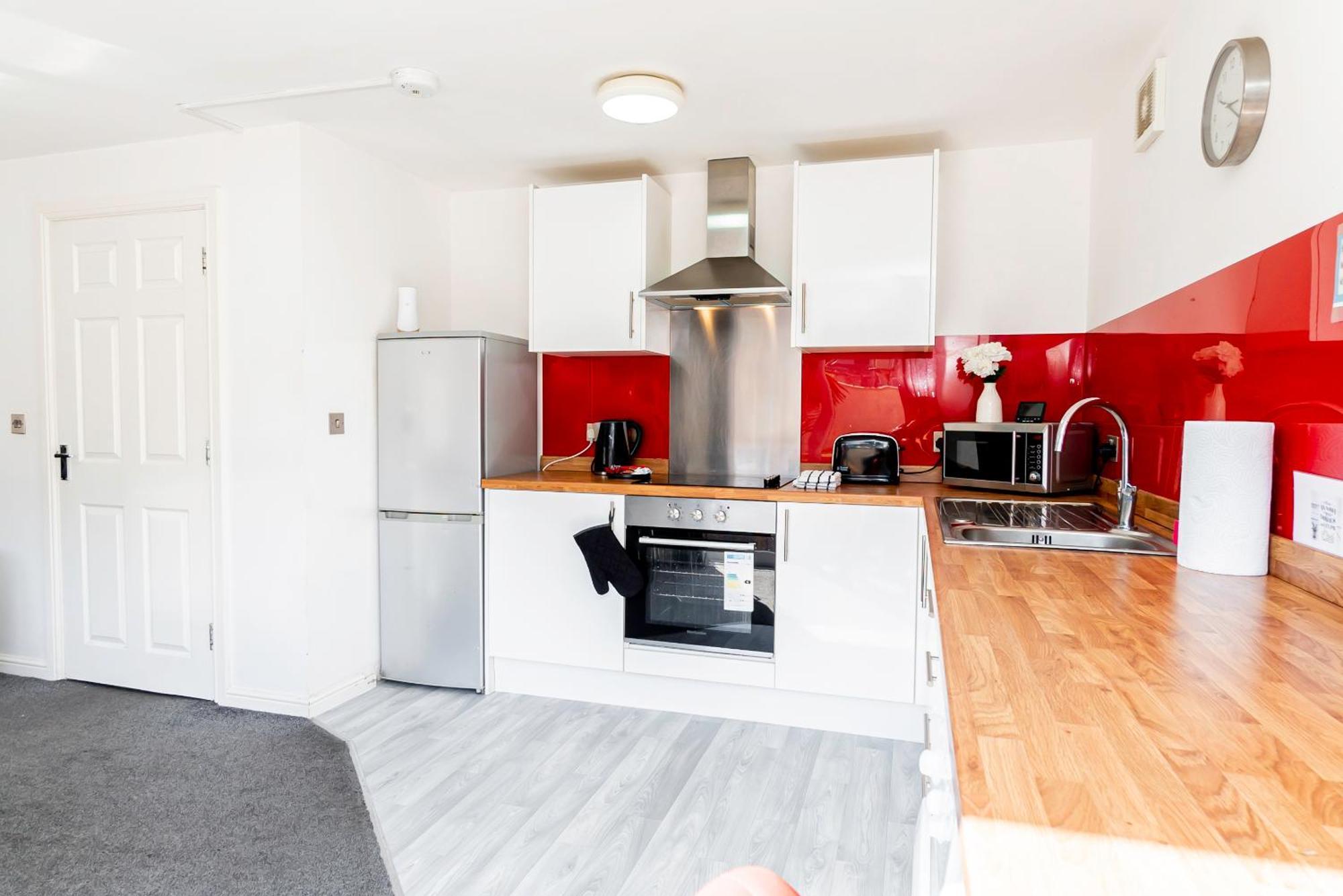 The Elms Edge With Parking! Contractors, Nhs, Professionals - Long Savings! *