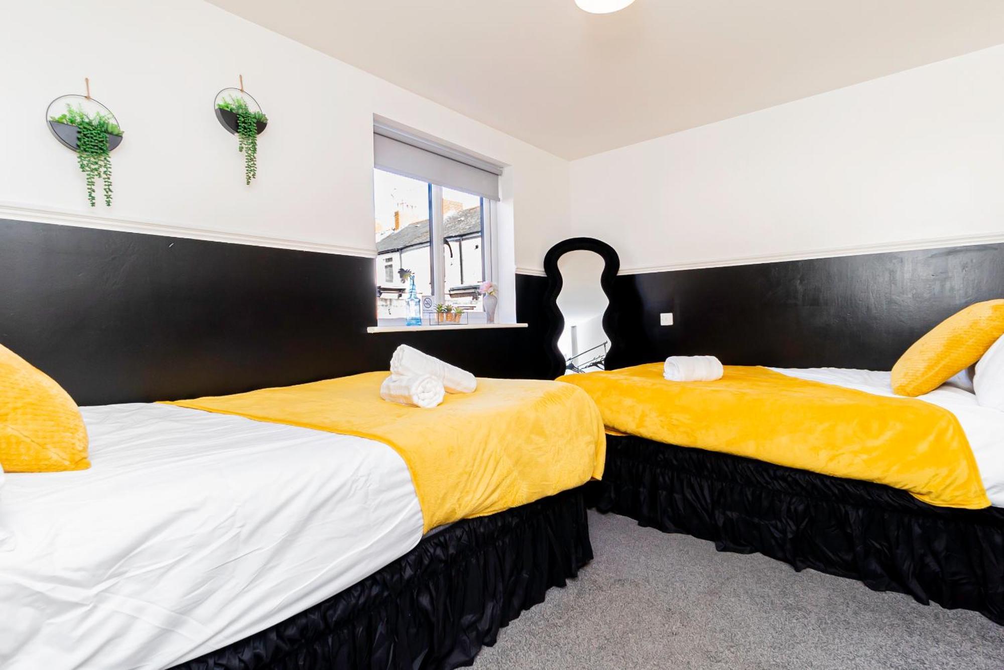The Elms Edge With Parking! Contractors, Nhs, Professionals - Long Savings!