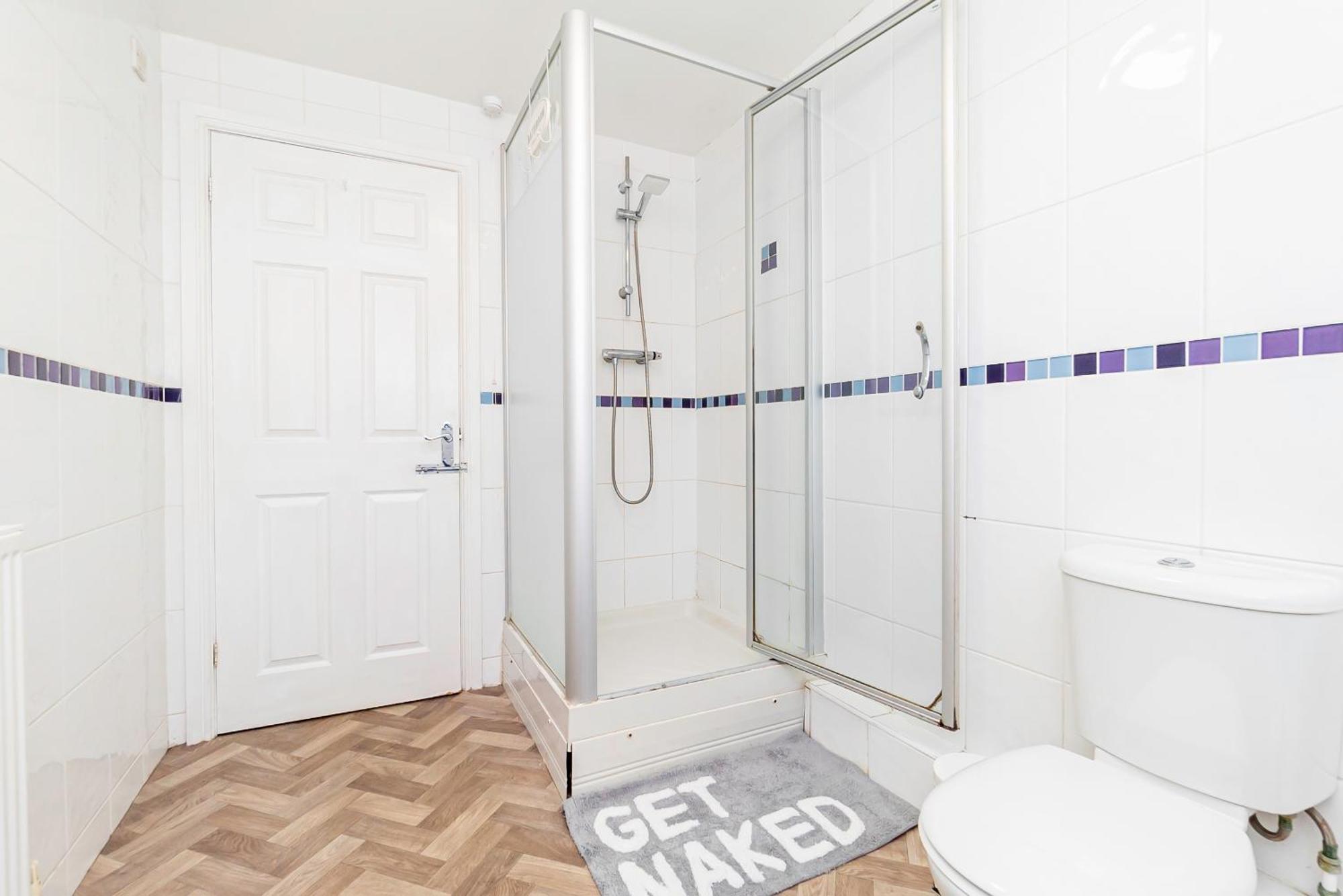 The Elms Edge With Parking! Contractors, Nhs, Professionals - Long Savings!