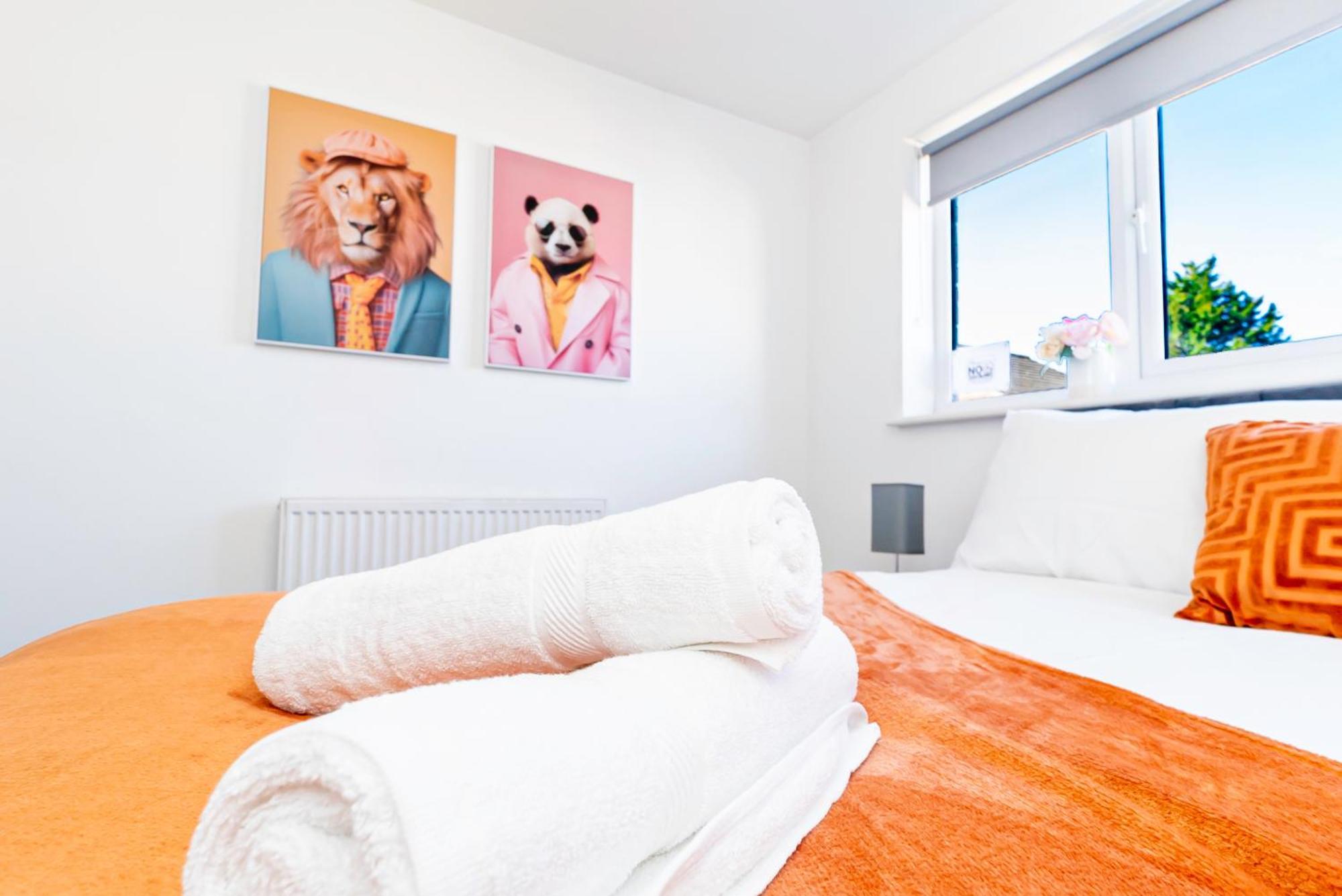 The Elms Edge With Parking! Contractors, Nhs, Professionals - Long Savings! Cardiff