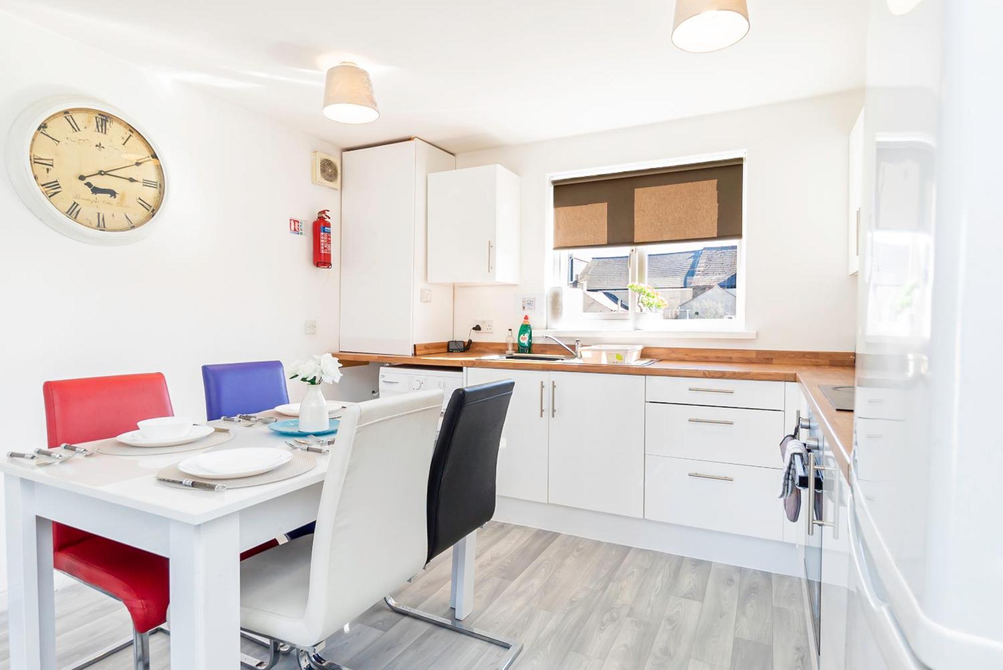 The Elms Edge With Parking! Contractors, Nhs, Professionals - Long Savings! *