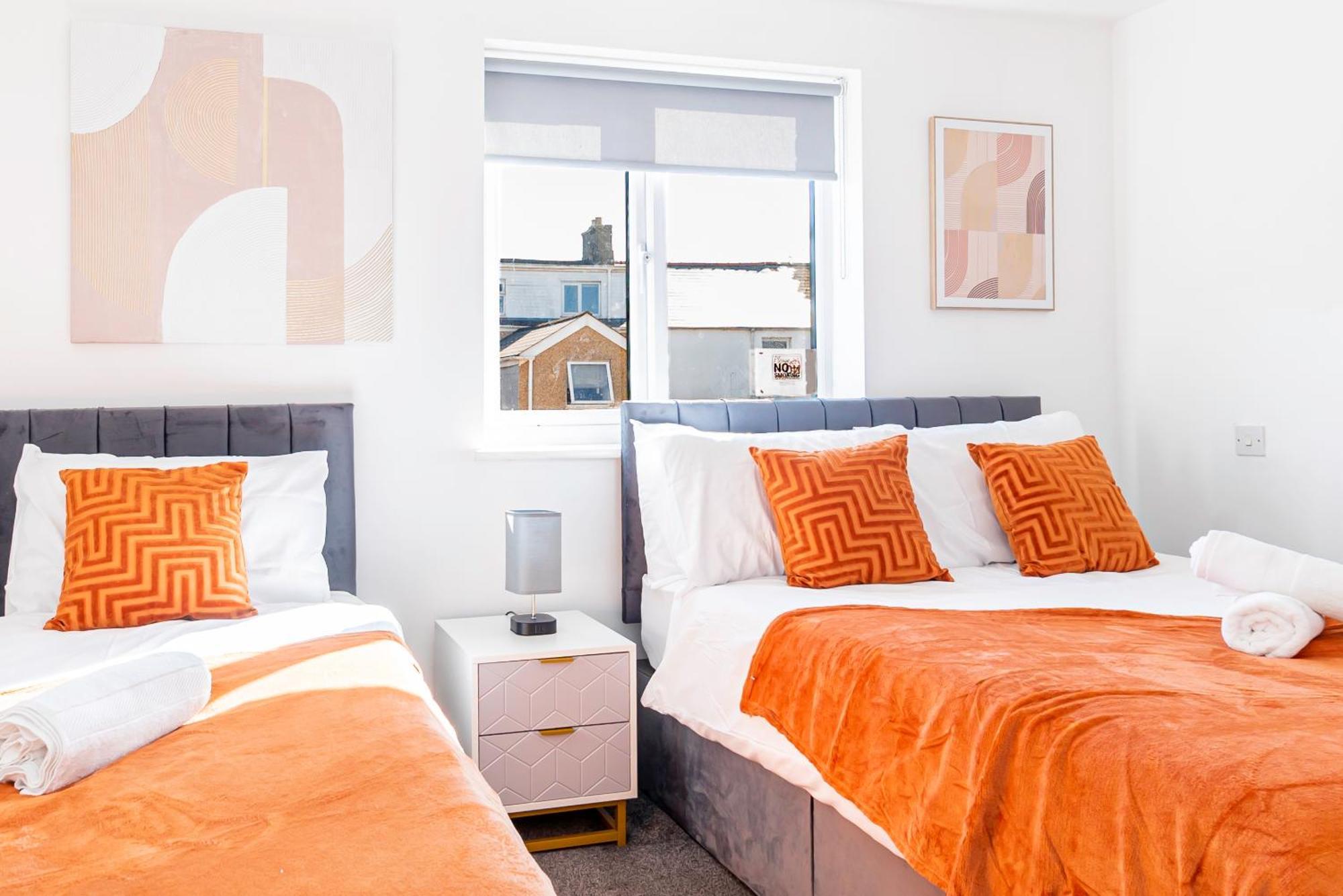The Elms Edge With Parking! Contractors, Nhs, Professionals - Long Savings! Apartment