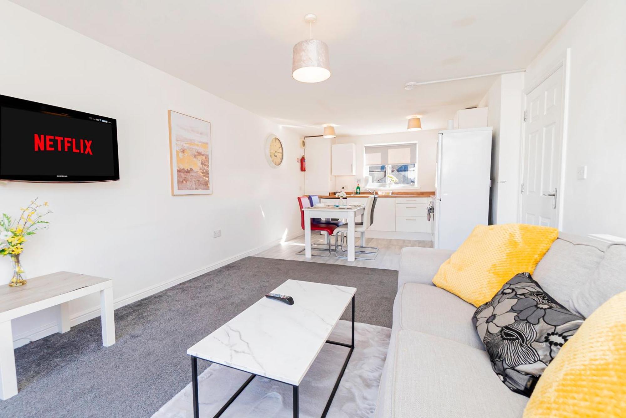 The Elms Edge With Parking! Contractors, Nhs, Professionals - Long Savings! * Cardiff