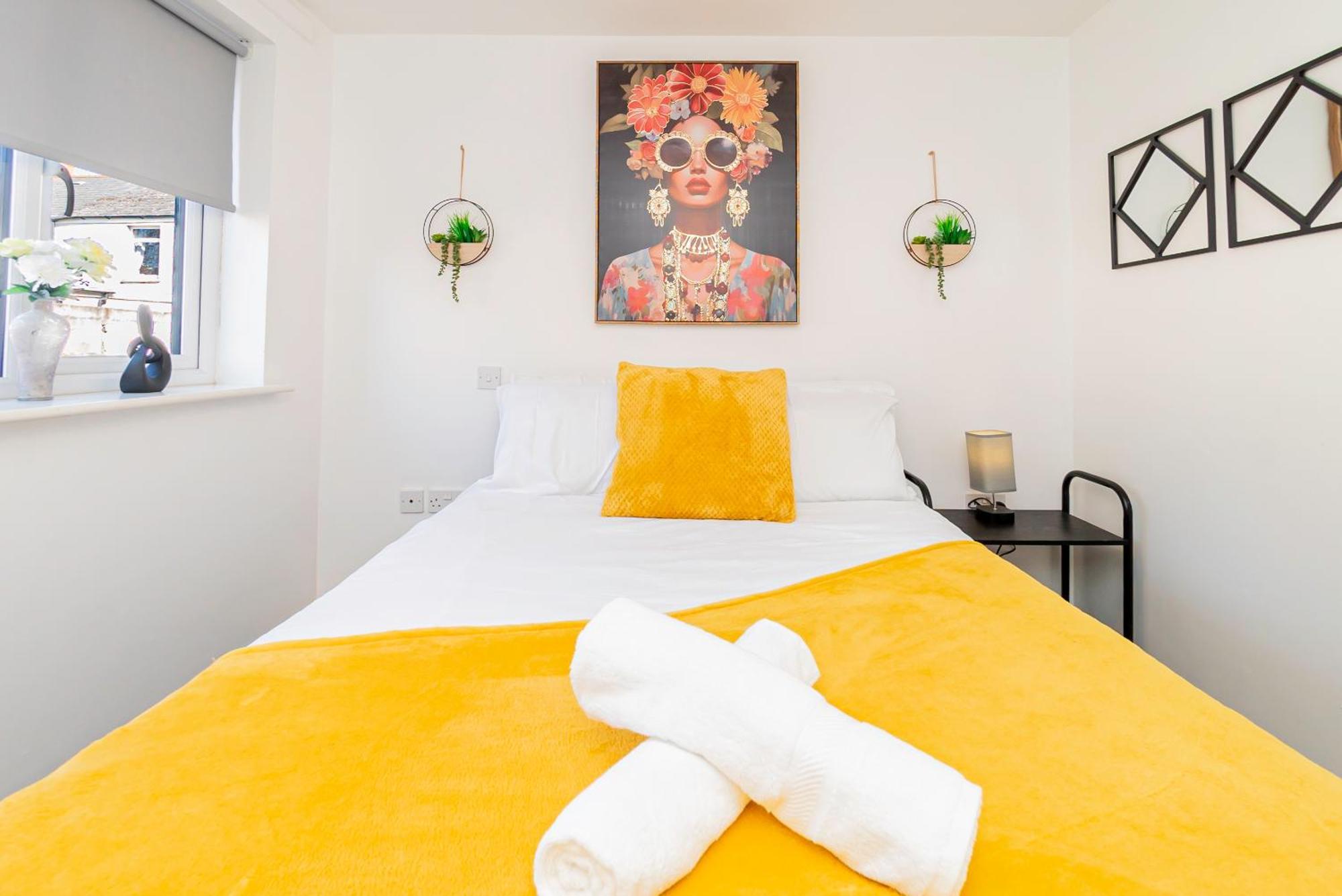 The Elms Edge With Parking! Contractors, Nhs, Professionals - Long Savings! Apartment