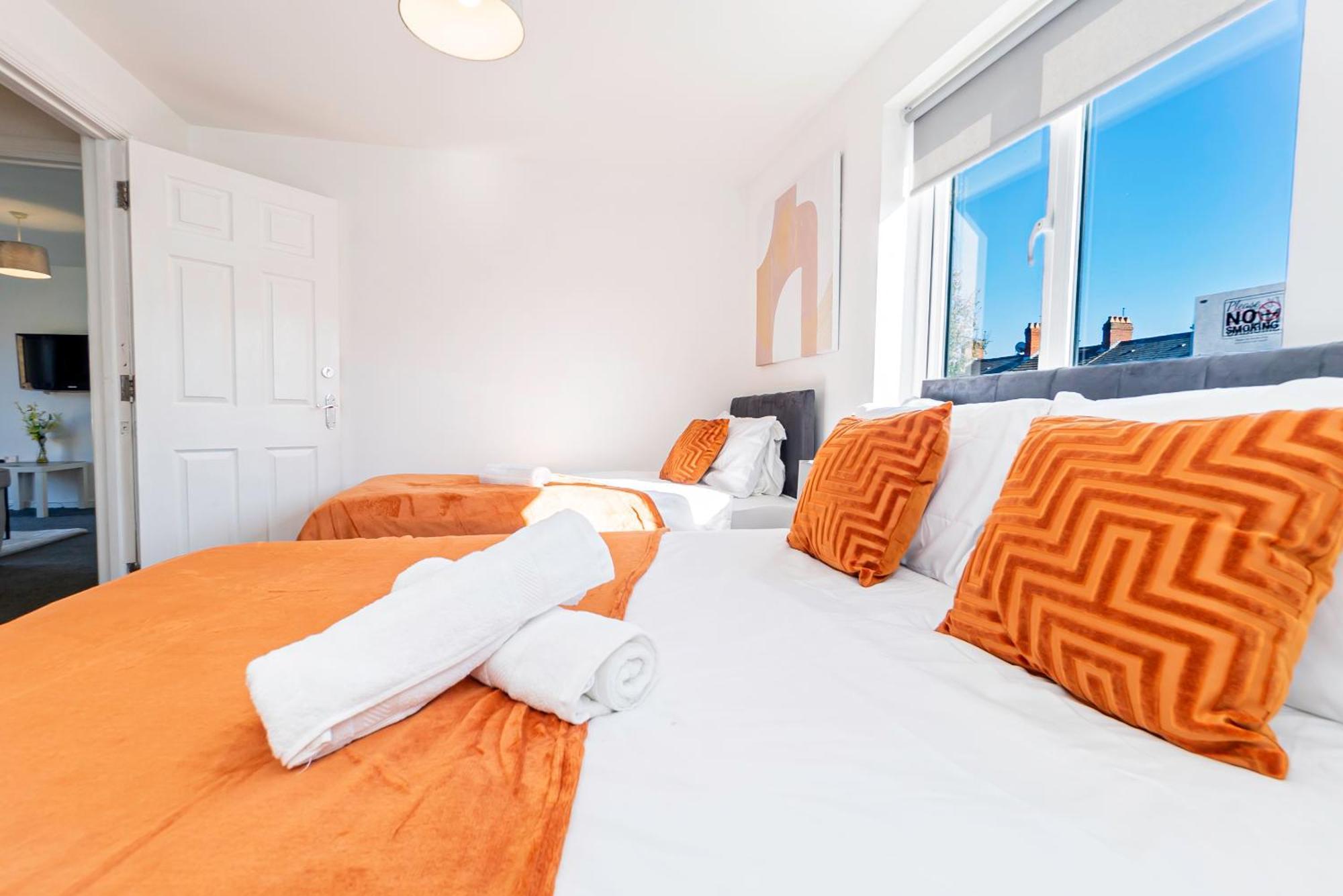 The Elms Edge With Parking! Contractors, Nhs, Professionals - Long Savings! Cardiff
