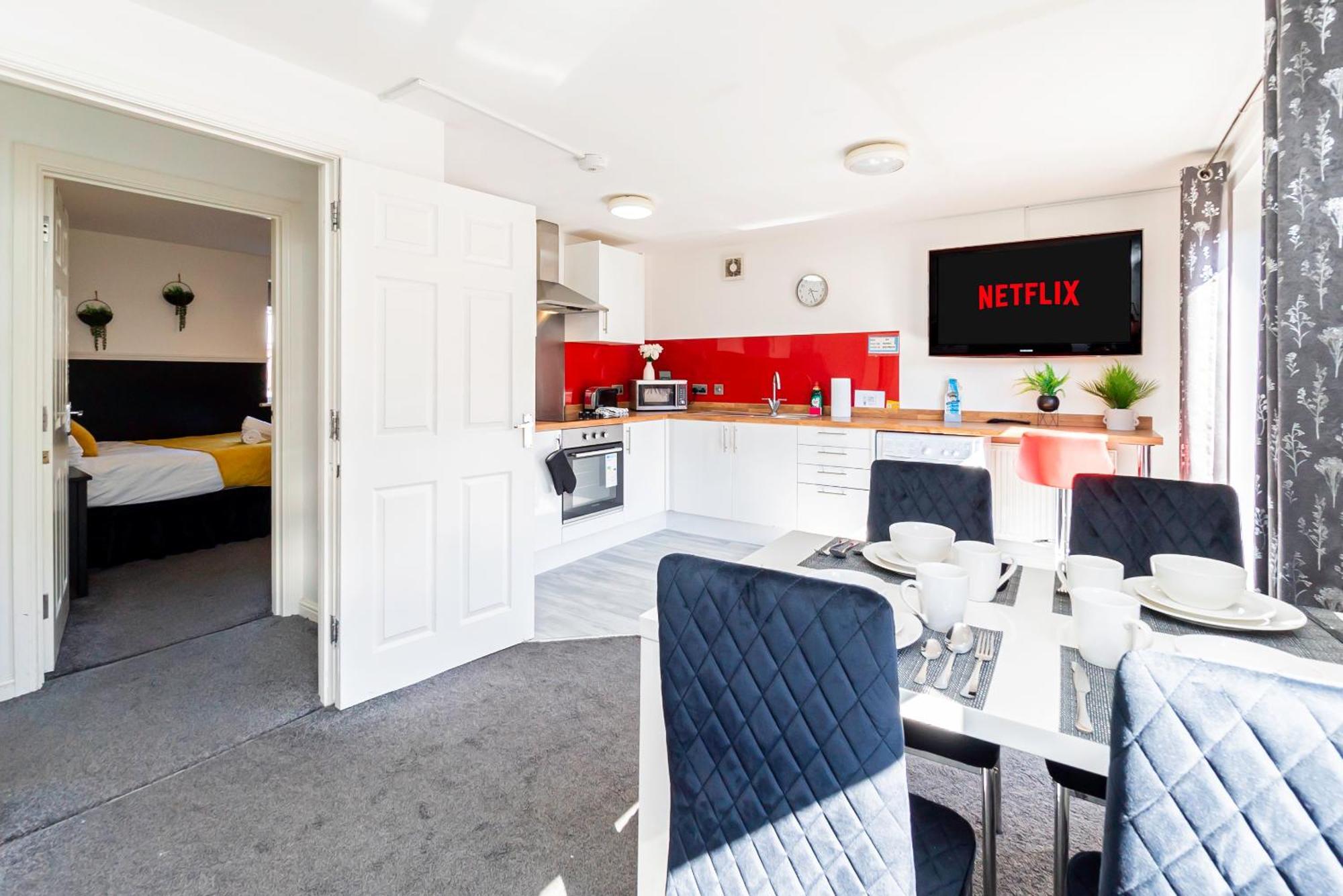 The Elms Edge With Parking! Contractors, Nhs, Professionals - Long Savings! Cardiff