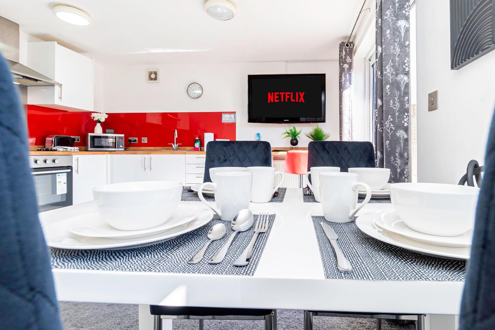 The Elms Edge With Parking! Contractors, Nhs, Professionals - Long Savings! *