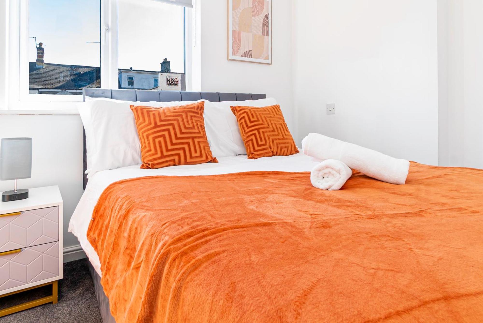 Apartment The Elms Edge With Parking! Contractors, Nhs, Professionals - Long Savings! *
