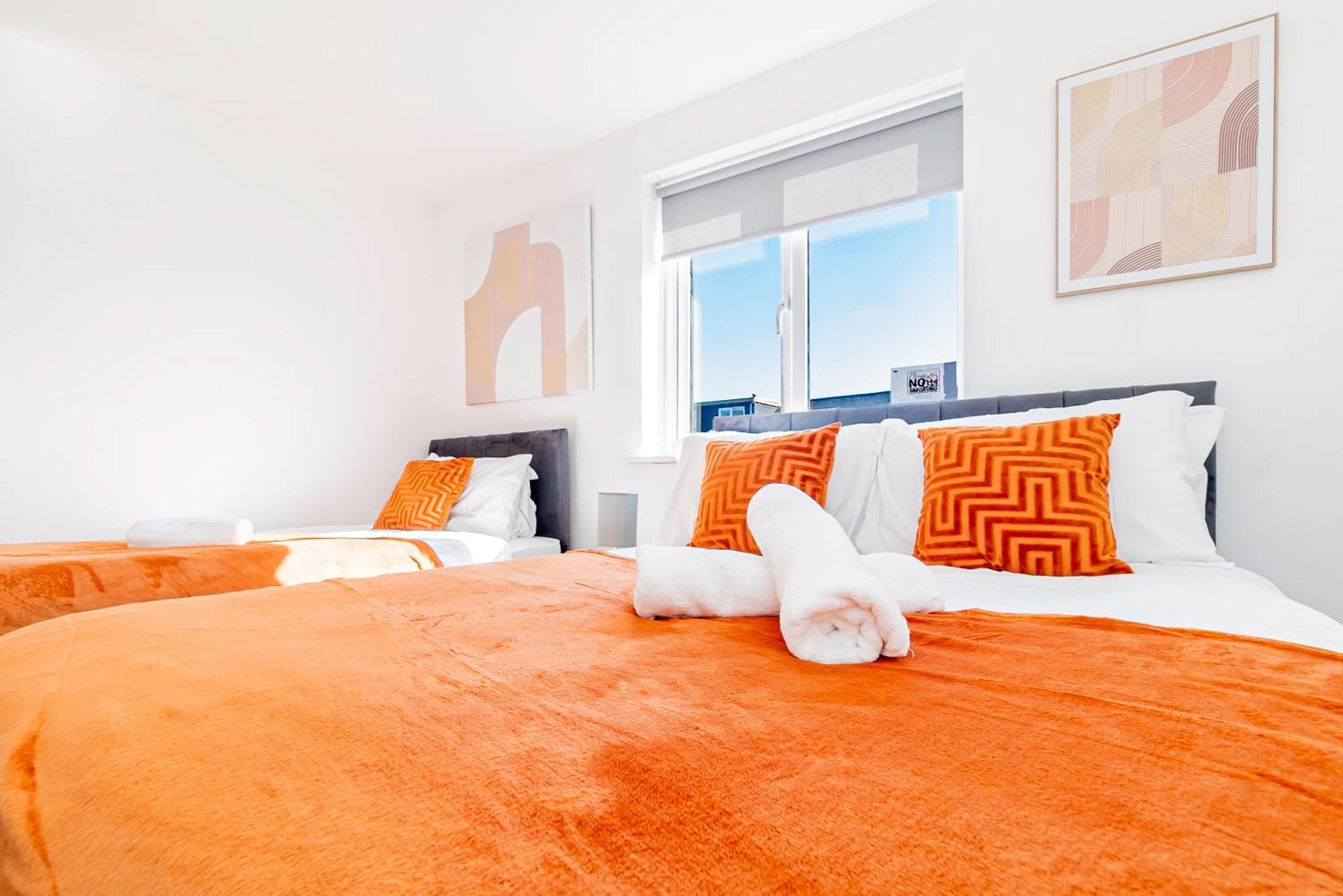 The Elms Edge With Parking! Contractors, Nhs, Professionals - Long Savings! *